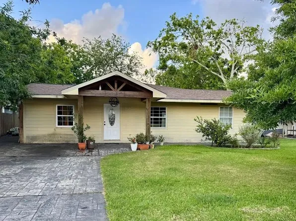 1022 W 10th St, Freeport, TX 77541