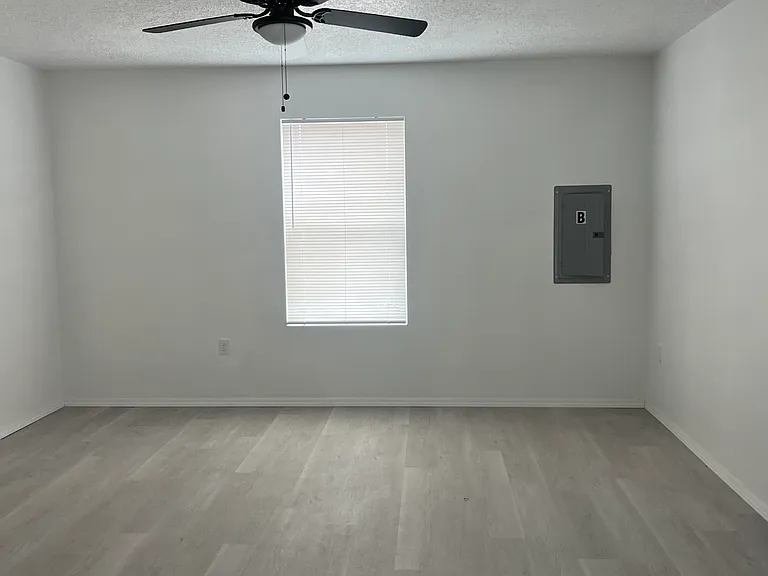 2441 Alvarado Dr NE — Photo 4