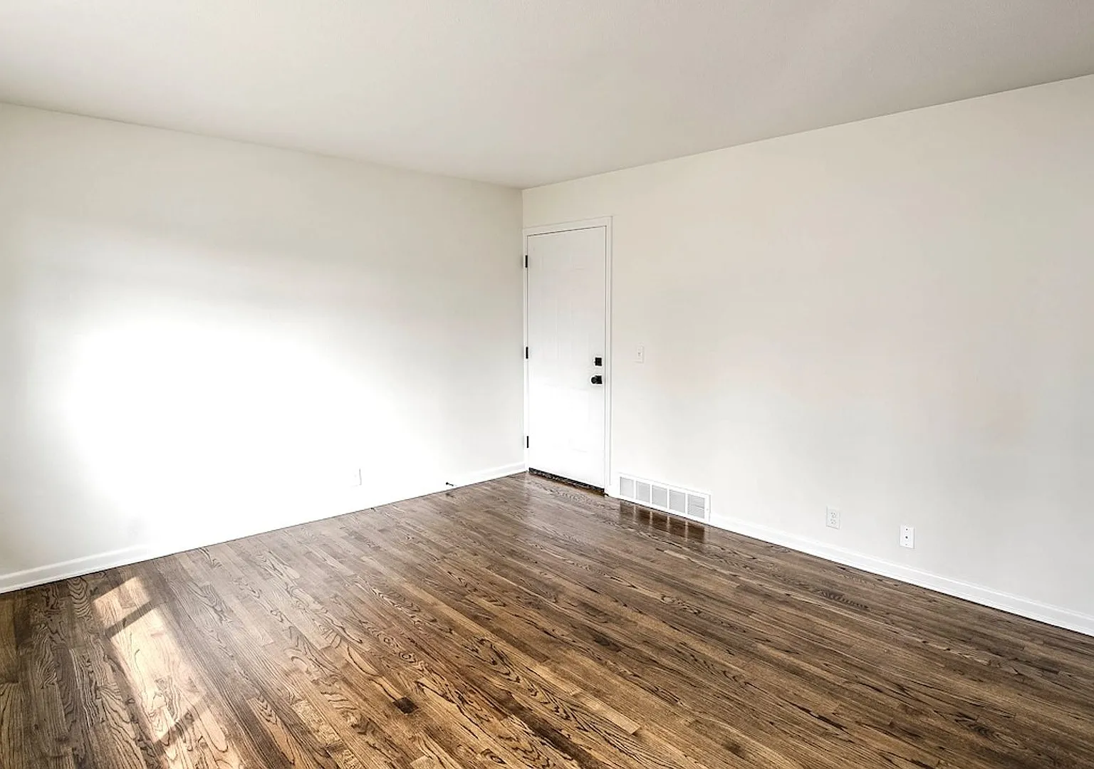 1-Bedroom Apartment Available in Dundee! — Photo 3