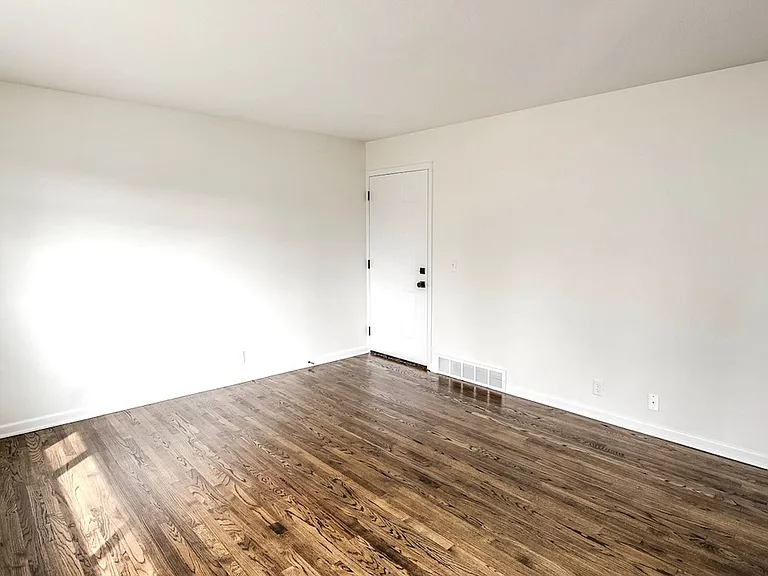 817 N 47th St #8 — Photo 4