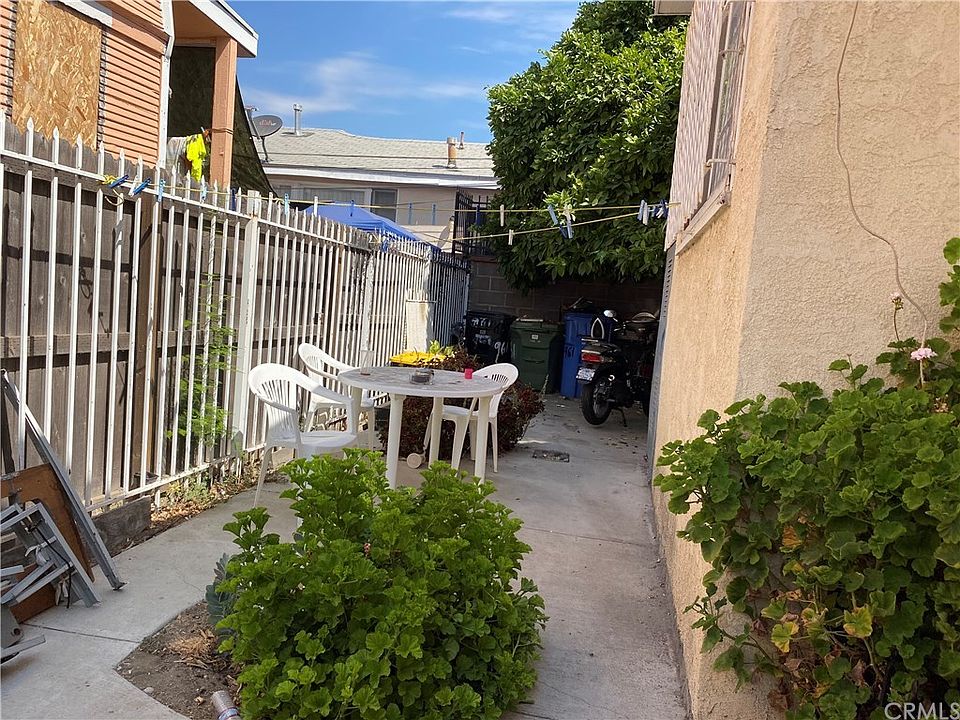 1st image of 961 W 42nd Pl