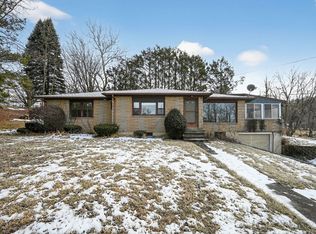 567 Dennison Dr, Southbridge, MA 01550