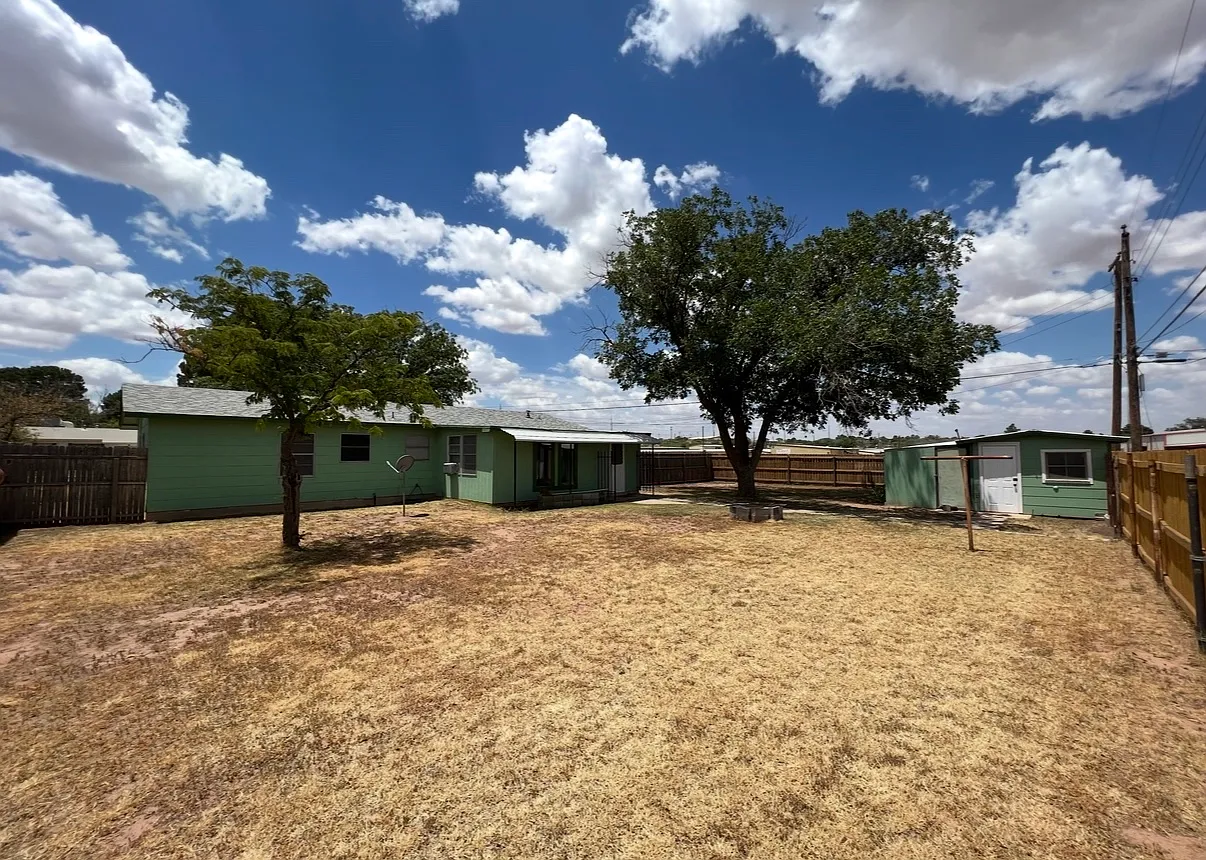 3 bed, 1.5 bath, 1292 sqft, $1,400 — Photo 1