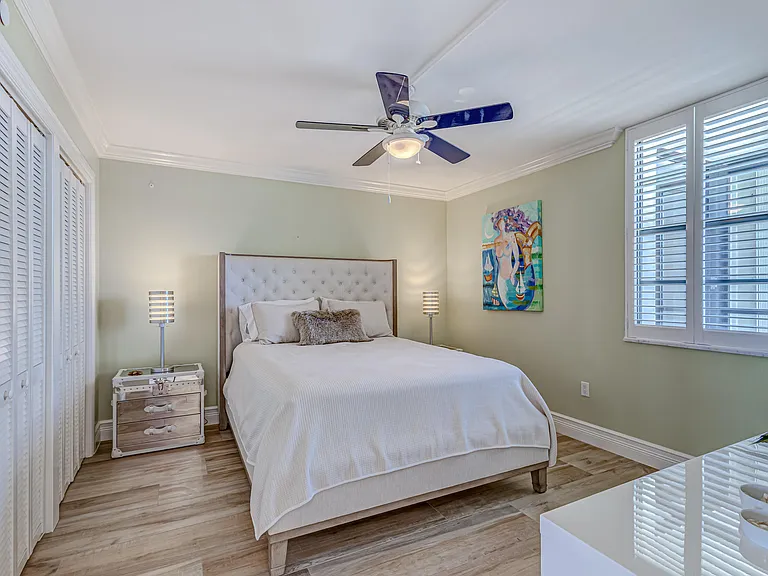 400 Beach Rd #702 — Photo 32