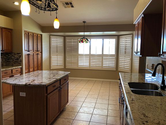 large eat in kitchen