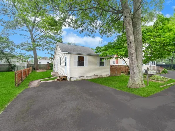 22 Forestview Drive, Ronkonkoma, NY 11779