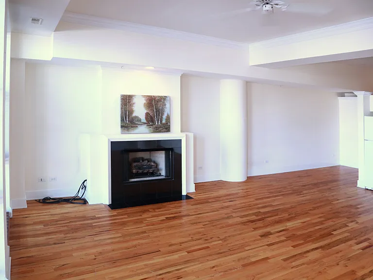165 N Canal St #1005 — Photo 6