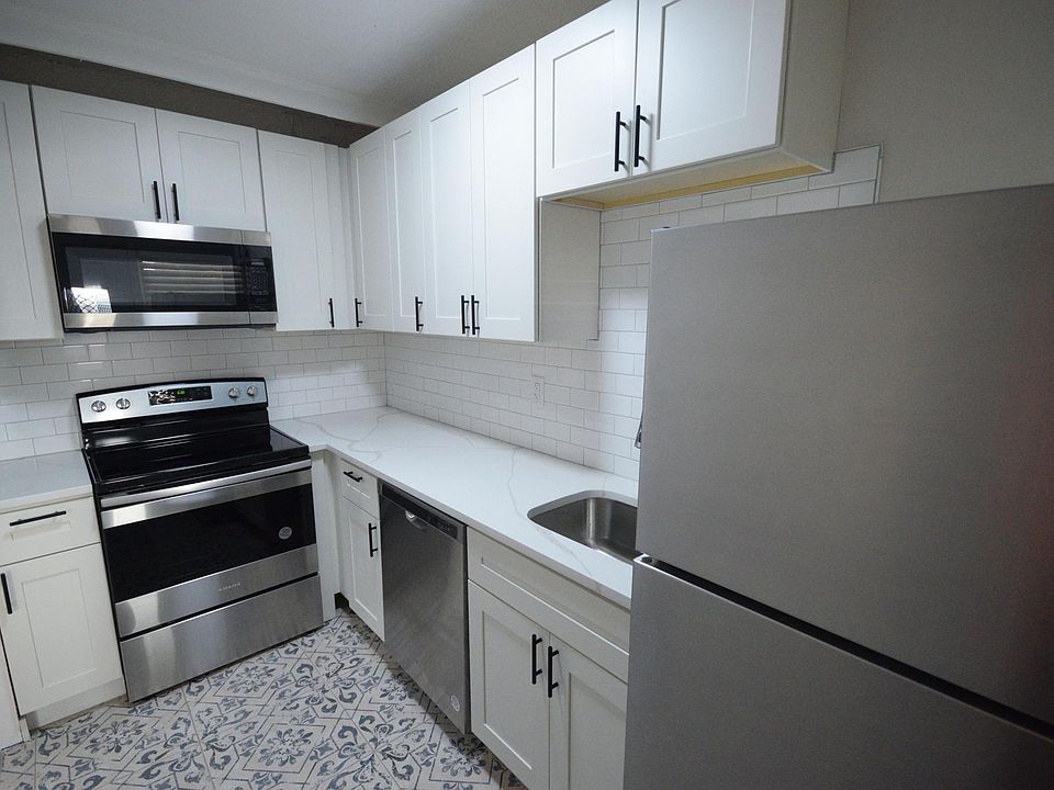 1st image of 808 W 38th St #4E