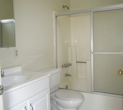 5th image of 4161 Russell Ave