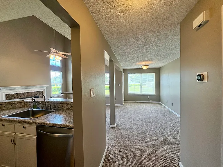 4044 Laurel Green Cir — Photo 23