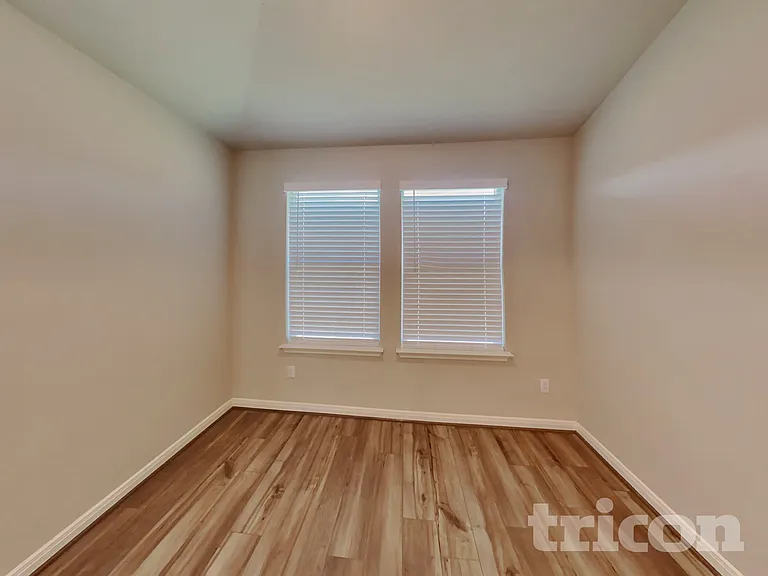 13623 Emerson Way — Photo 3