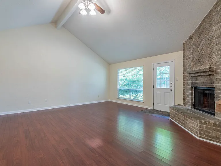4922 Temple Bell Dr — Photo 2