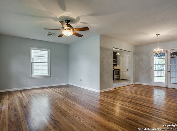 5th image of 305 Haggin St