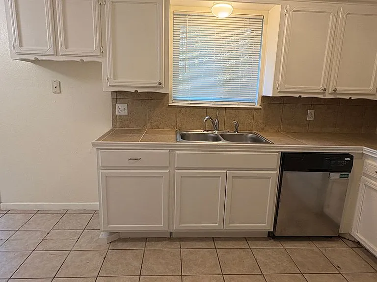 808 Catherine Dr — Photo 9