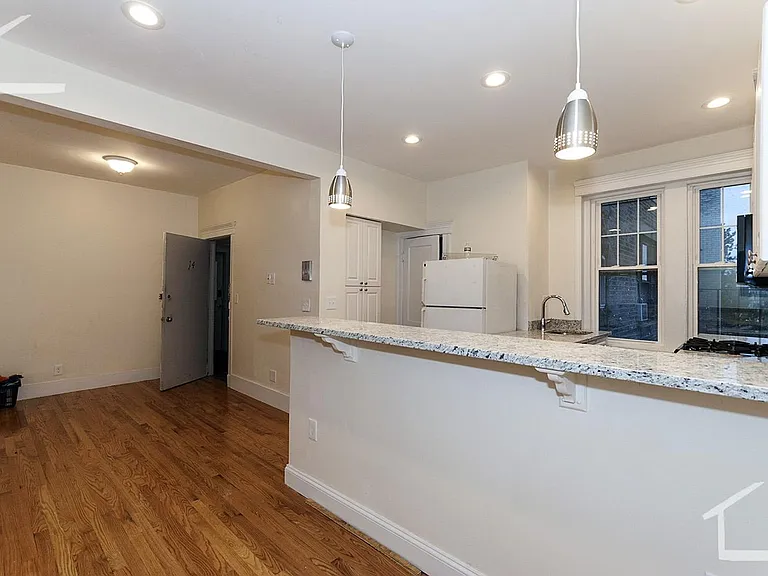 1880 Commonwealth Ave #12 — Photo 2