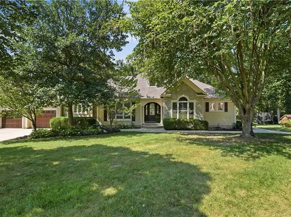 10166 W 263rd St, Louisburg, KS 66053