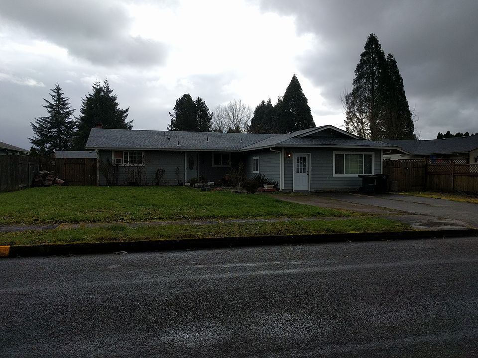 1st image of 335 Hollyberry St