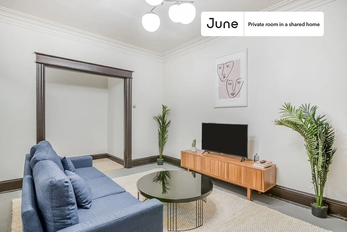 Full bedroom in 5 bed/2 bath home in Woodley Park #226 A — Photo 3