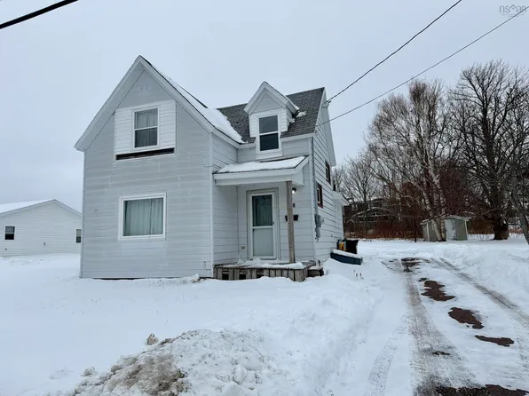 78 Highland St, Glace Bay, NS B1A 2T9