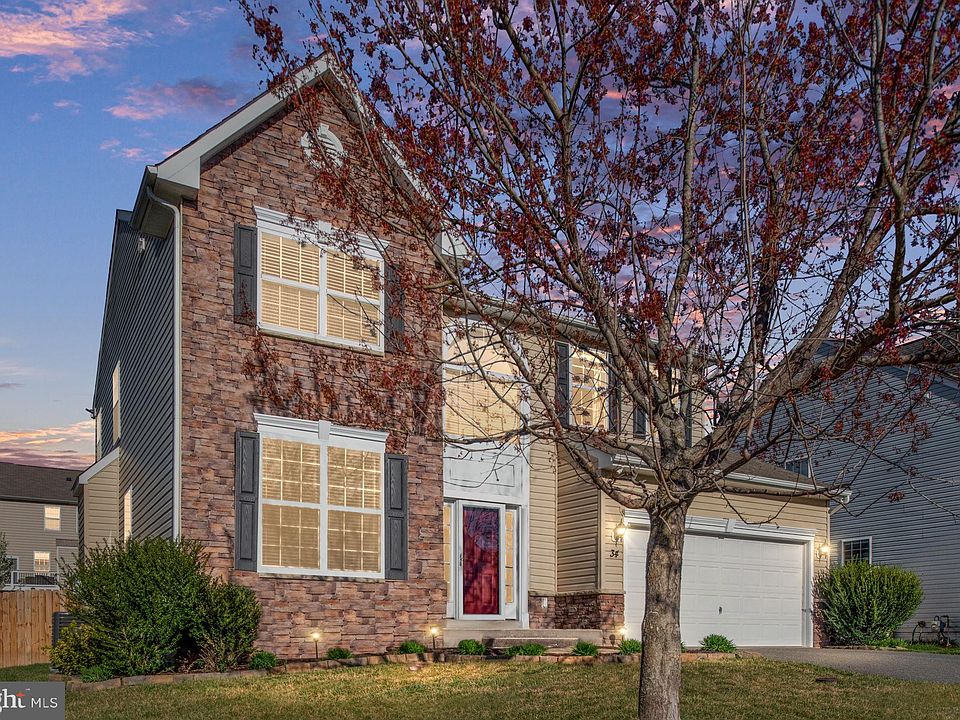 1st image of 34 Fountain Dr
