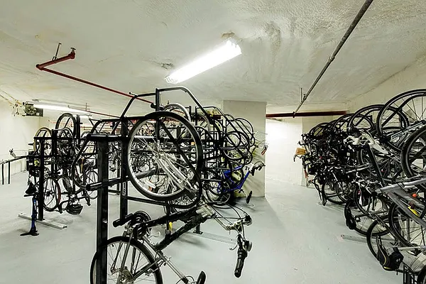 Rented by Greystar | media 11