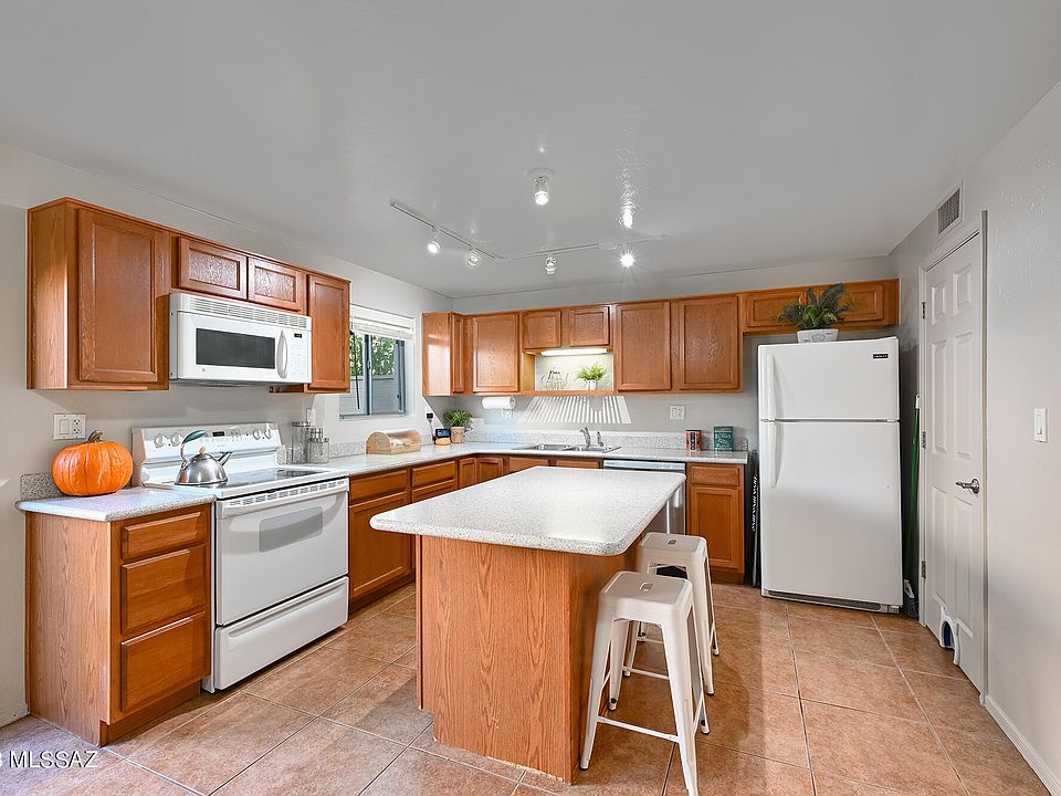 1st image of 903 N Desert Ave