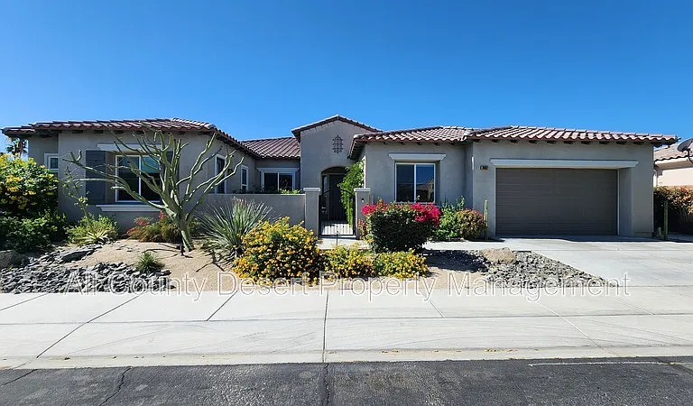 78987 Yorkville Ln — Photo 1