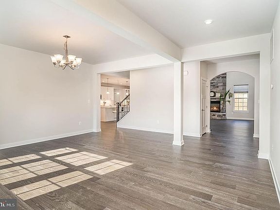 3rd image of 58 Grayhawk Way N