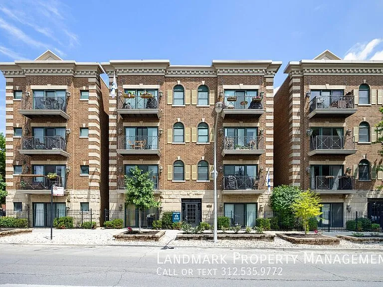 1152 W Roscoe St #2E — Photo 1