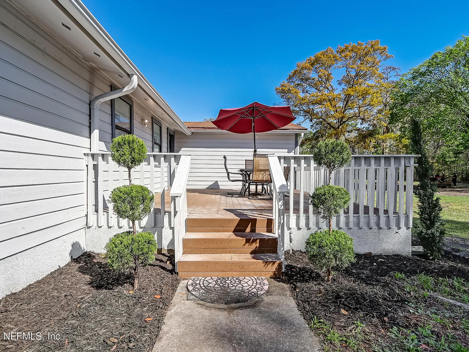 3 bed, 2.0 bath, 1088 sqft, $2,300 — Photo 3