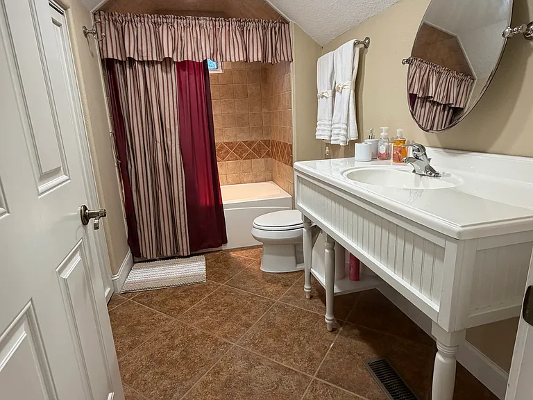 Arrowhead Dr — Photo 4