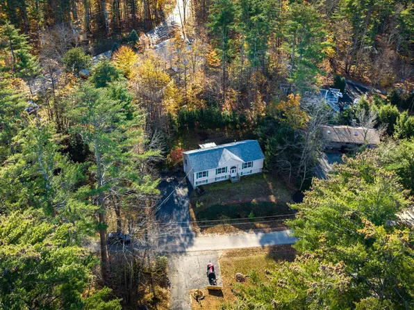 9 Peggys Cove Road, Alton, NH 03809