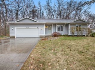 3104 Pleasantwood Dr, Fruitport, MI 49415