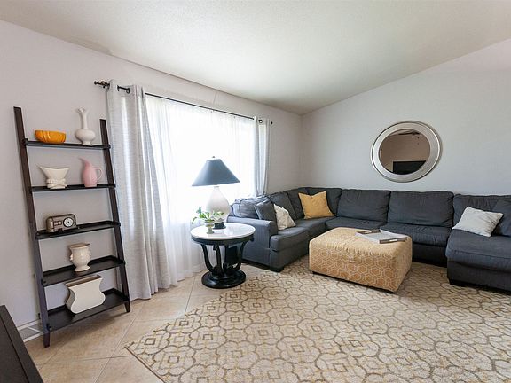 3rd image of 920 Dana Ln