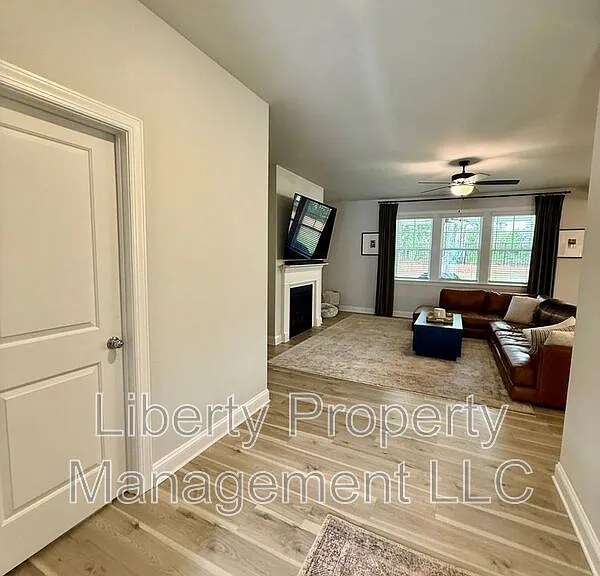 144 Kensington Dr — Photo 6