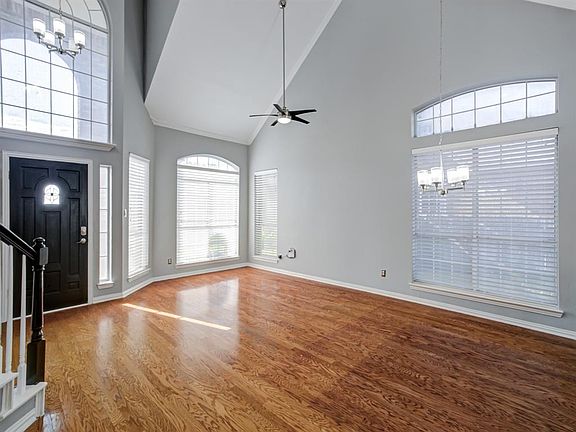 5th image of 5802 Chatsworth Ct