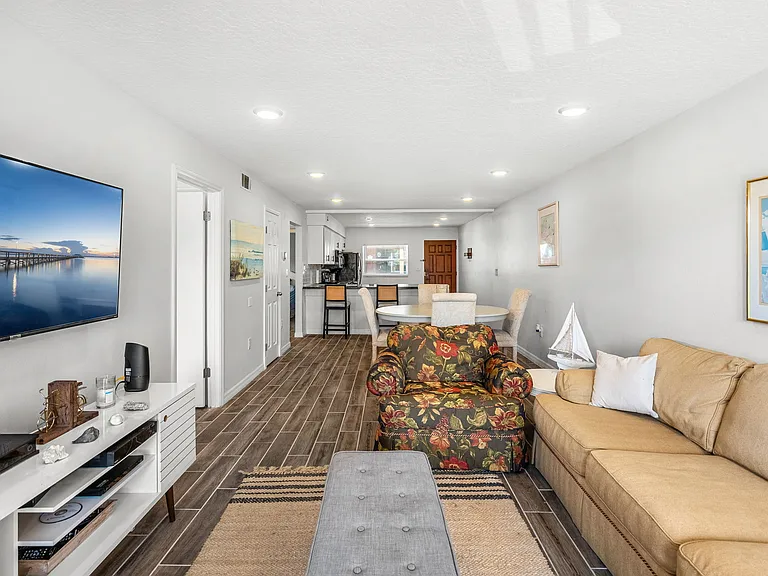 1318 S Miramar Ave #208 — Photo 13