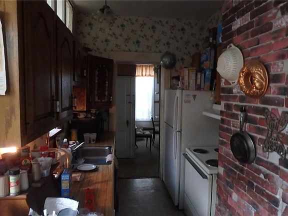 3rd image of 5972 New Hartford St
