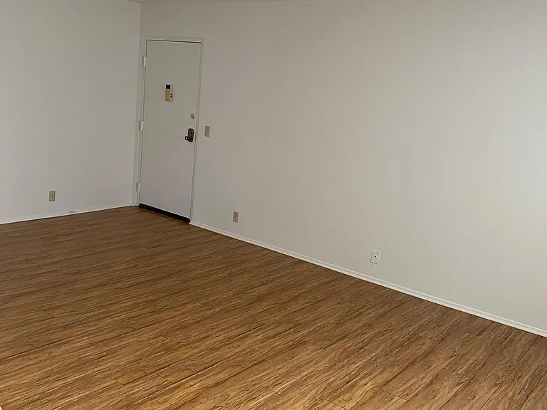 13514 Burbank Blvd #5 — Photo 9