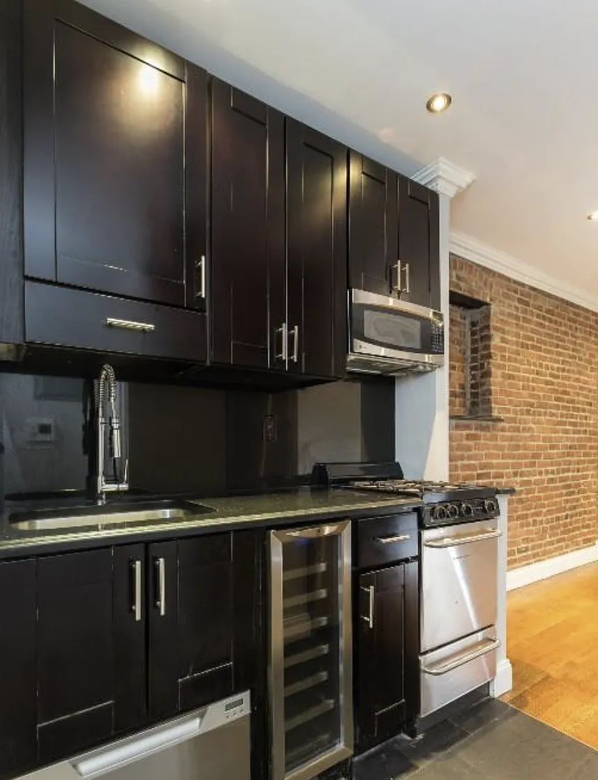 437 West 53rd Street — Photo 2