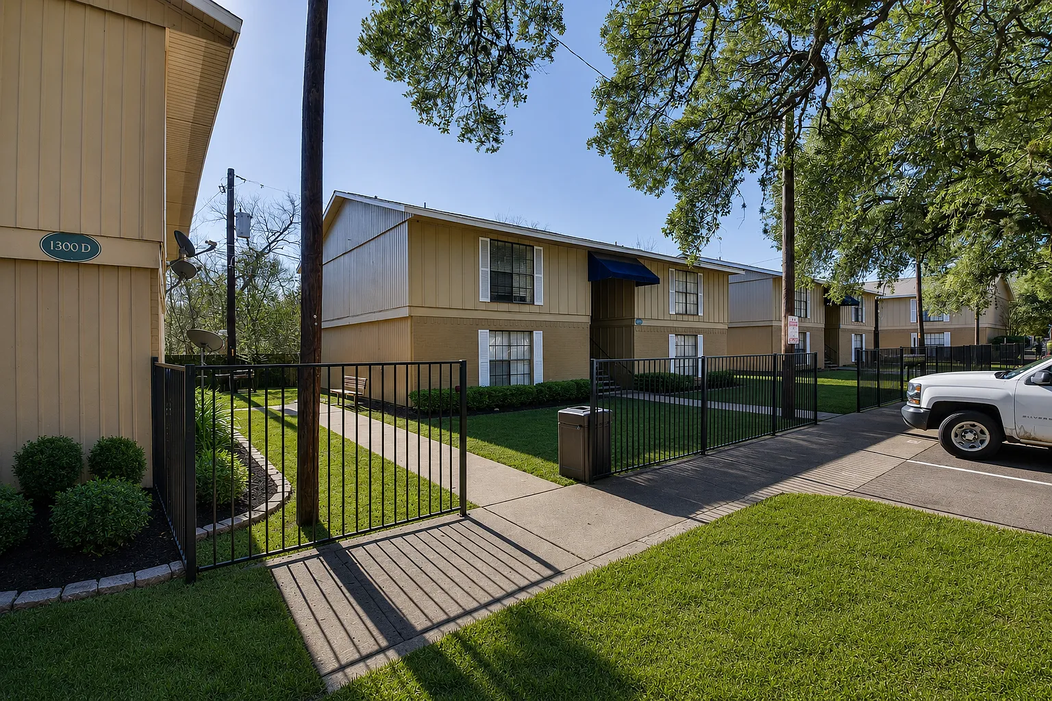 Baker Oaks Apartments — Photo 2