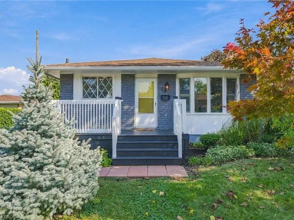 11 Dawn Rd, Saint Catharines, ON L2N 4M7