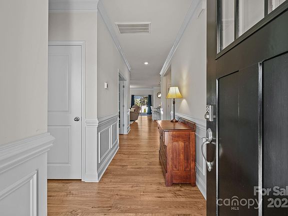 4th image of 107 Asher Ln