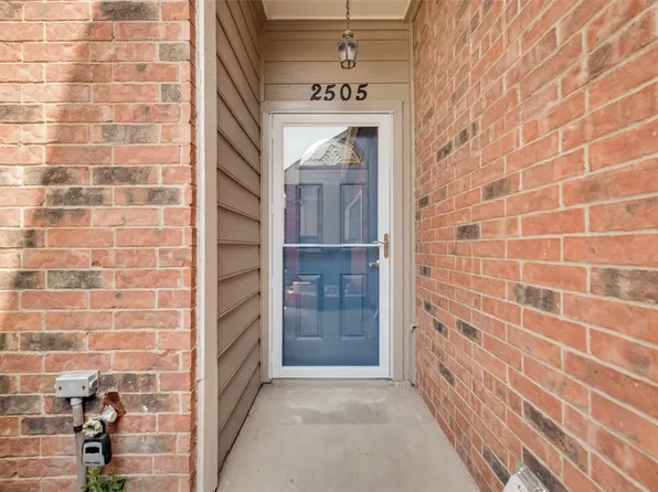 2505 Peargrove Cir, Arlington, TX 76006