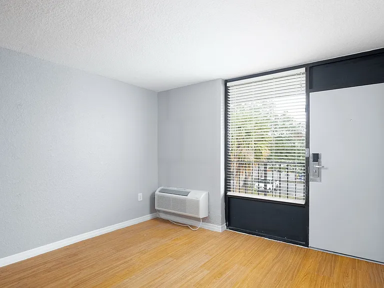 2407 W Vine St — Photo 6