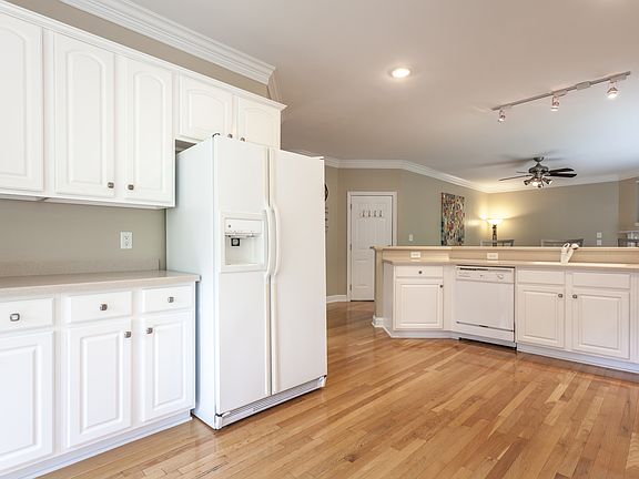 5th image of 6372 Clubside Dr