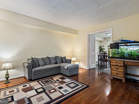 3rd image of 8210 Carrleigh Pkwy #6