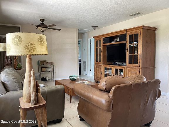 5th image of 2359 Burns Ave