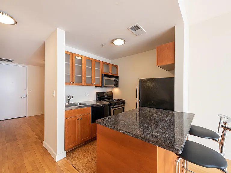 222 Montgomery St #2F — Photo 3