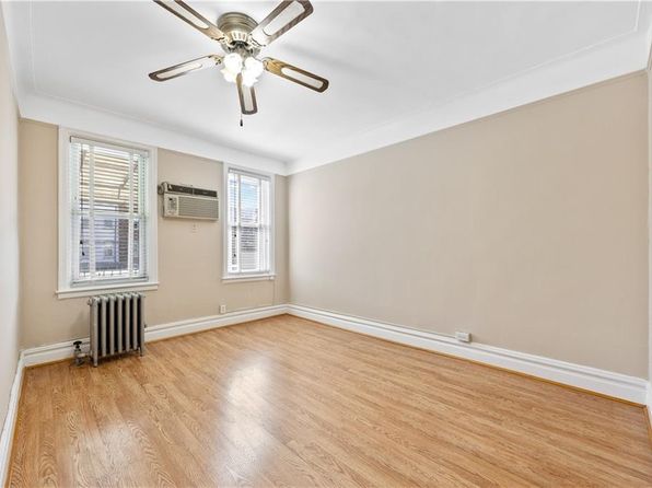 1933 E 28th St FLOOR 2